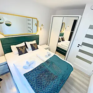 apartament-szklarska-zloty-jele-cise-centrum.szklarskaporebahotels.net/